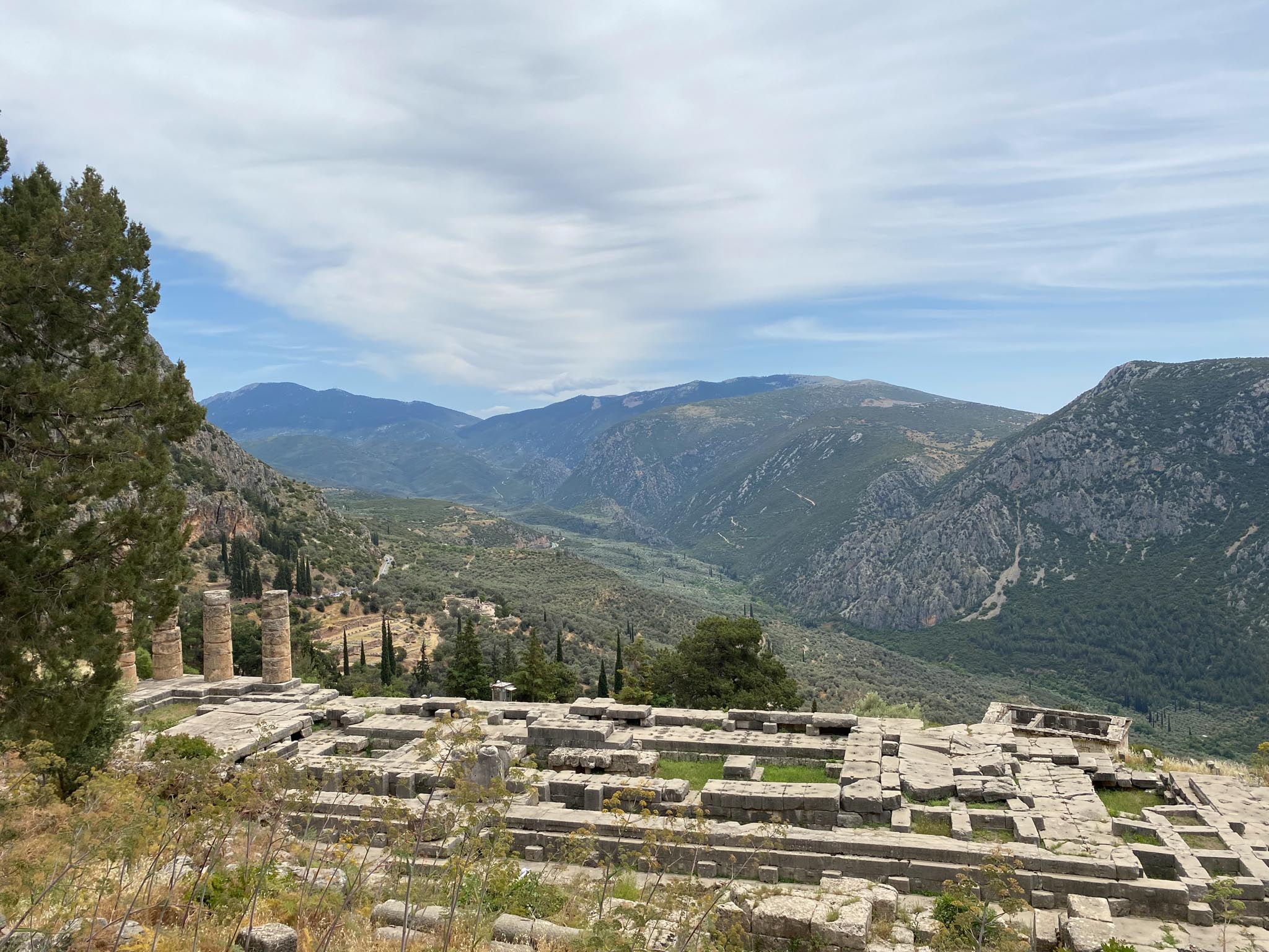 Delphi Saulen und Blick